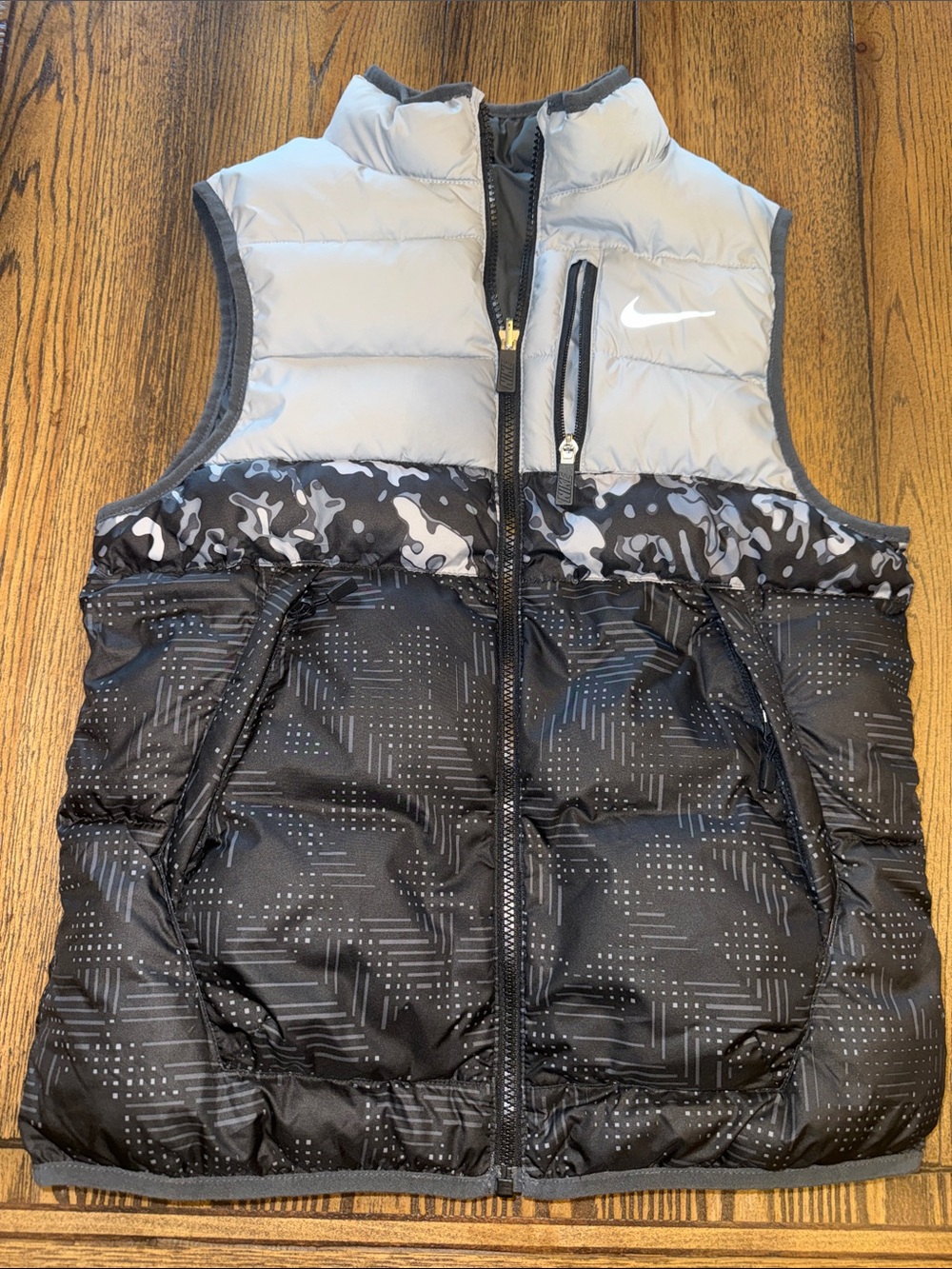 Nike Boys Alliance GFX Reversible Black and Light Gray Camouflage Puffer Vest